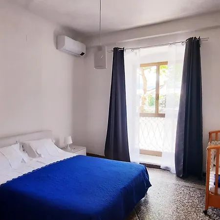 Ferry House Two Apartman *