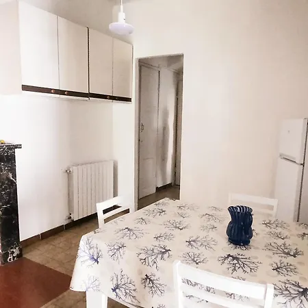 Ferry House Two Apartmán *